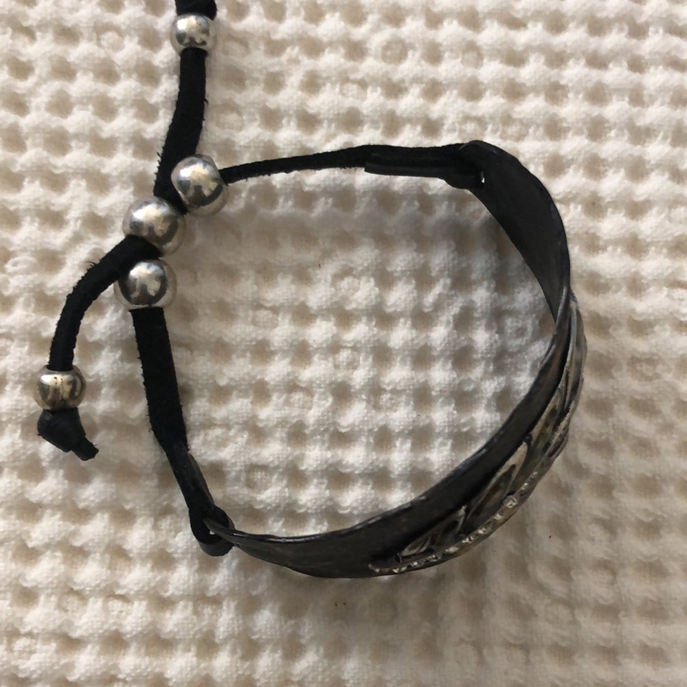 Adjustable Feather Bracelet with pretty details - Picture 3 of 3